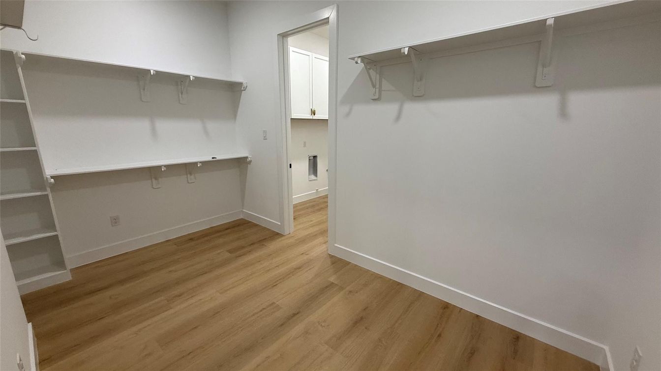 Interior, Walk-in Closets, Wood Texture Flooring
