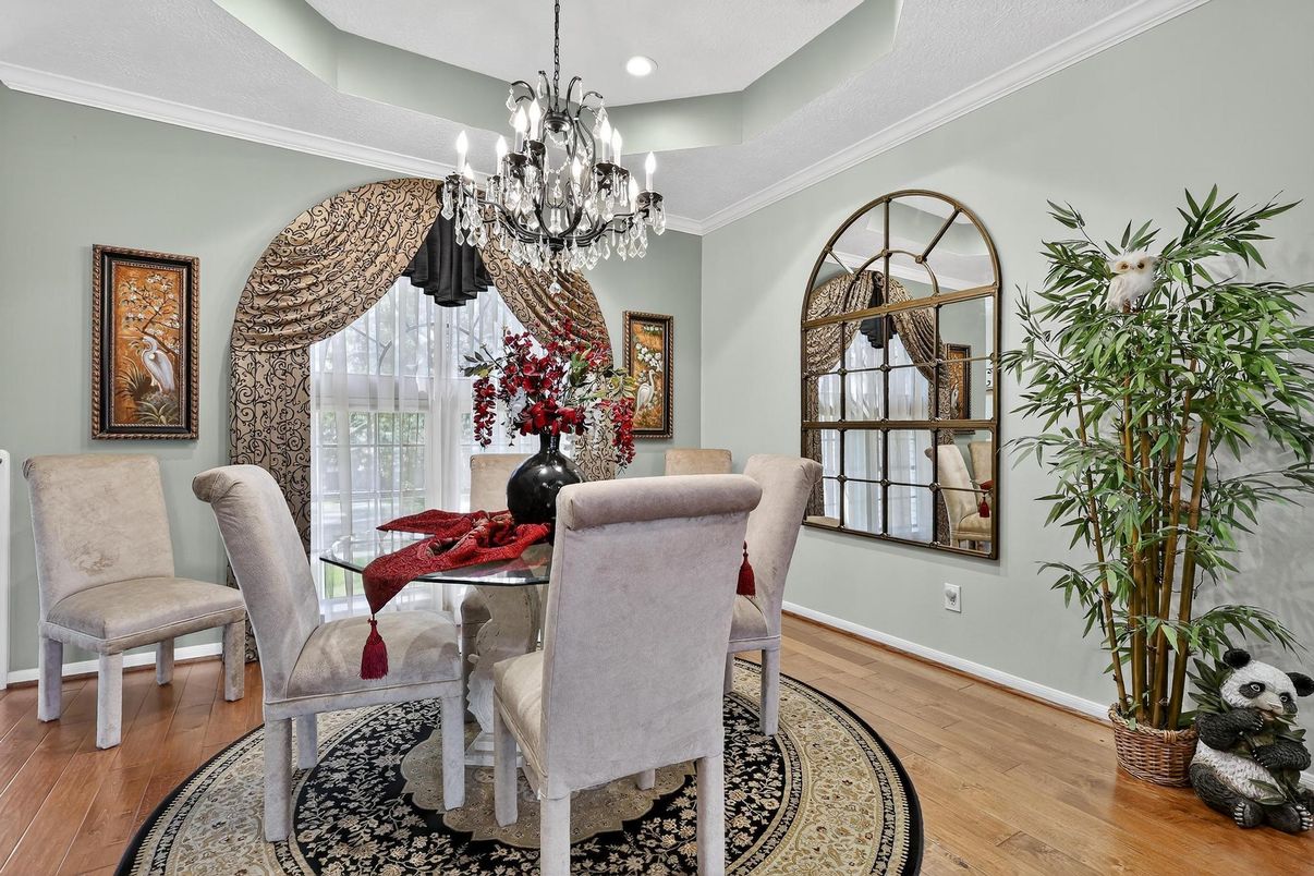 Chandelier, Dining room, Interior, Recessed Lighting, Wood Texture Flooring