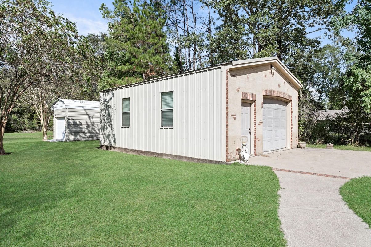 Backyard, Detached Garage, Exterior