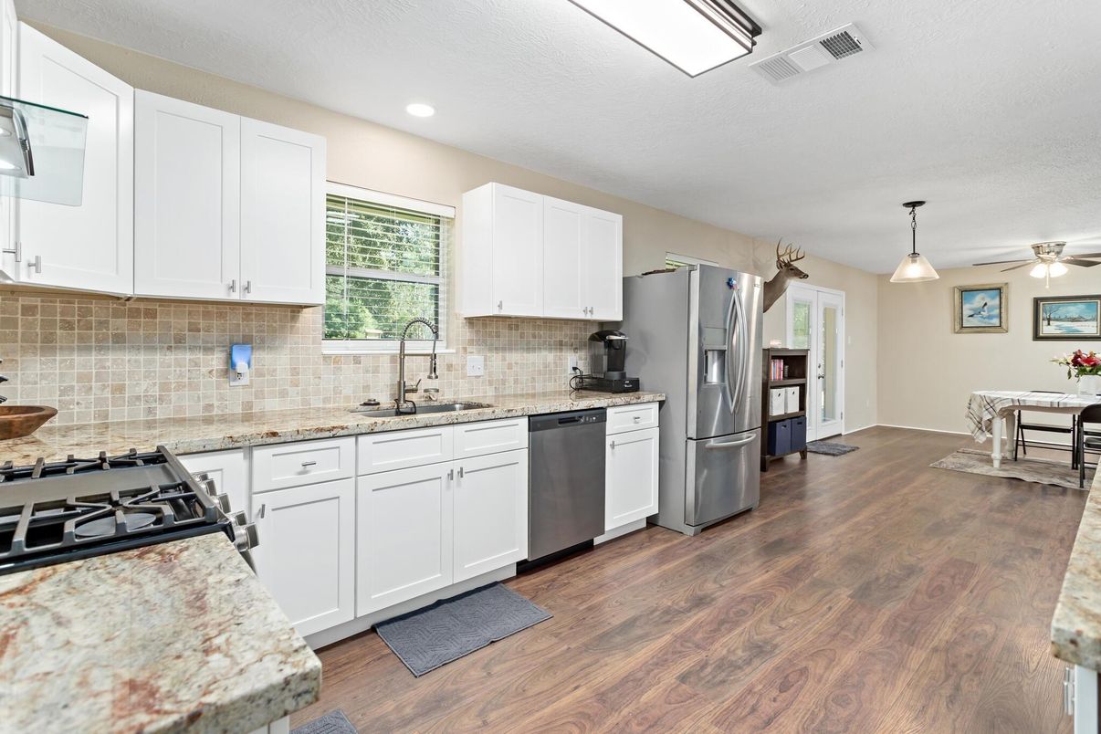 Dining room, Interior, Kitchen, Pendant Lights, Recessed Lighting, Wood Texture Flooring