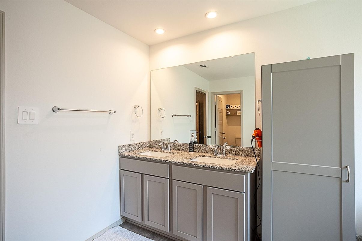 Bathroom, Dual Sink Vanities, Interior, Recessed Lighting