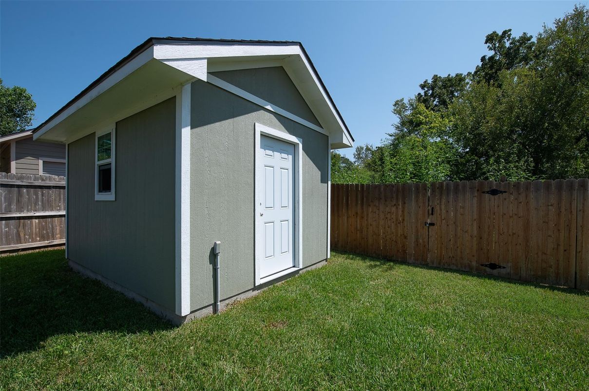 Backyard, Exterior