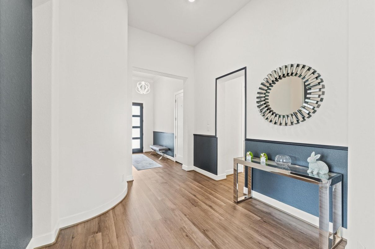 Interior, Recessed Lighting, Wood Texture Flooring