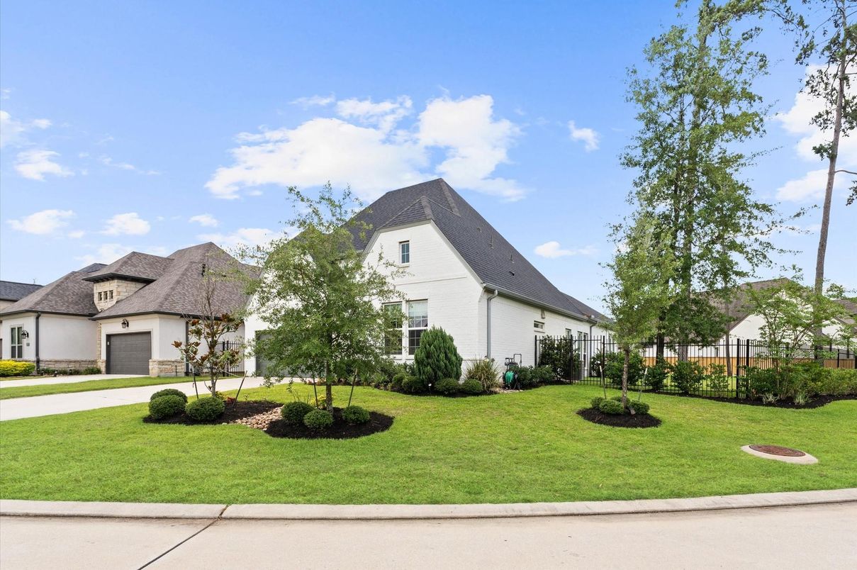 Attached, Exterior, Facade, French Provincial