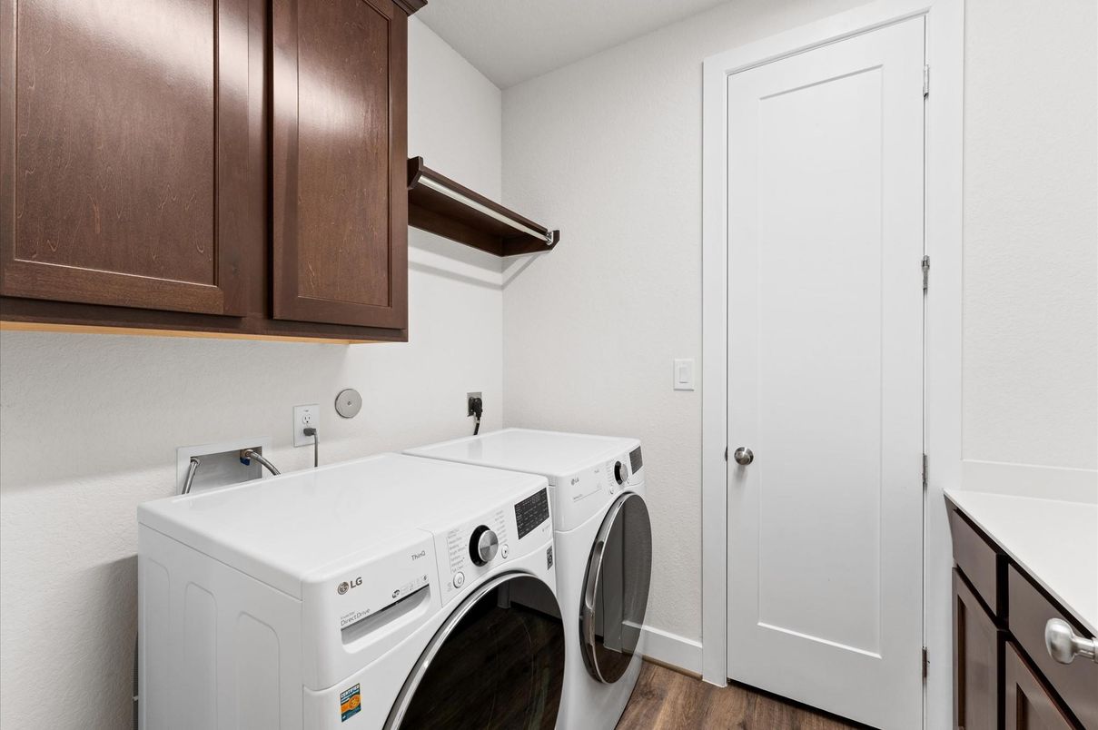 Interior, Washer, Wood Texture Flooring