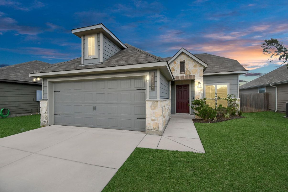 Attached, Exterior, Facade, Ranch