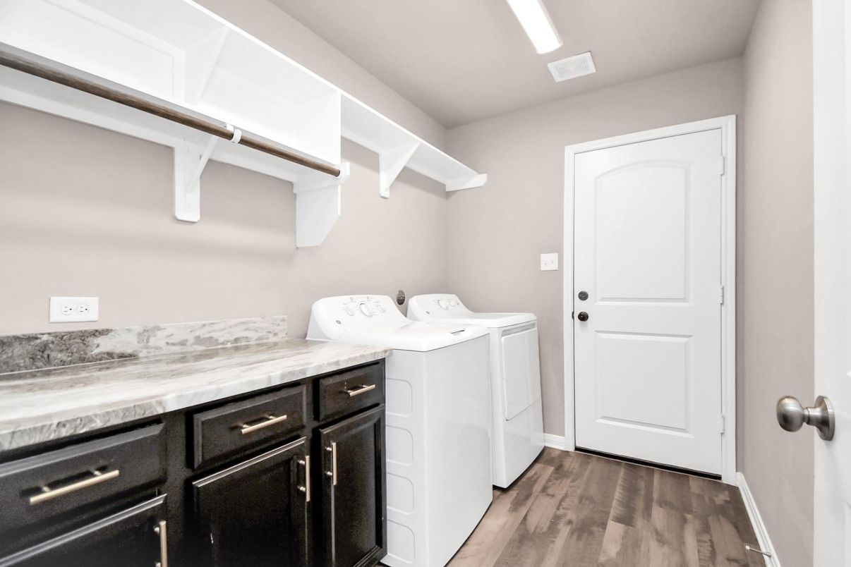 Interior, Washer, Wood Texture Flooring