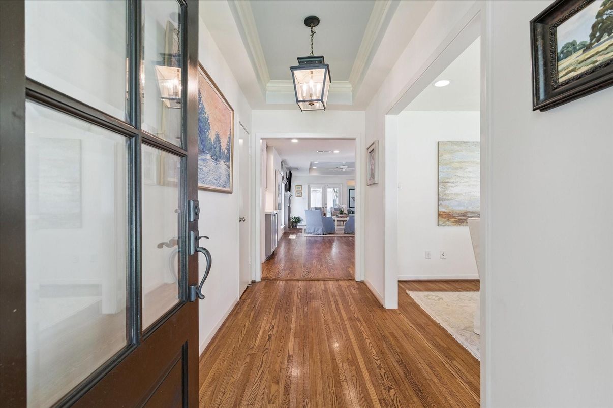 Interior, Recessed Lighting, Wood Texture Flooring