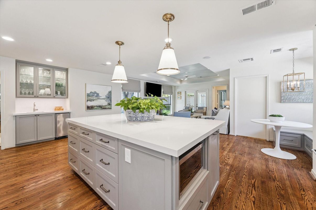 Interior, Pendant Lights, Recessed Lighting, Wood Texture Flooring