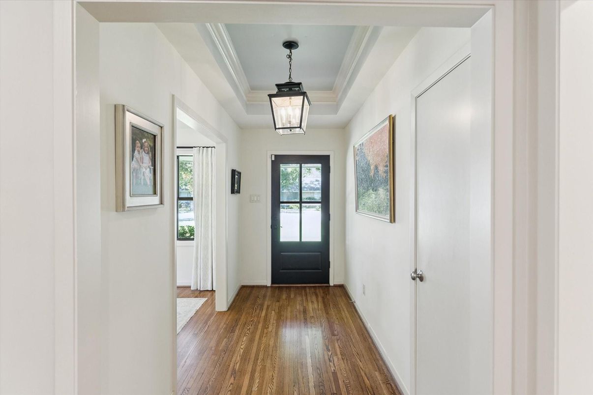 Interior, Pendant Lights, Wood Texture Flooring