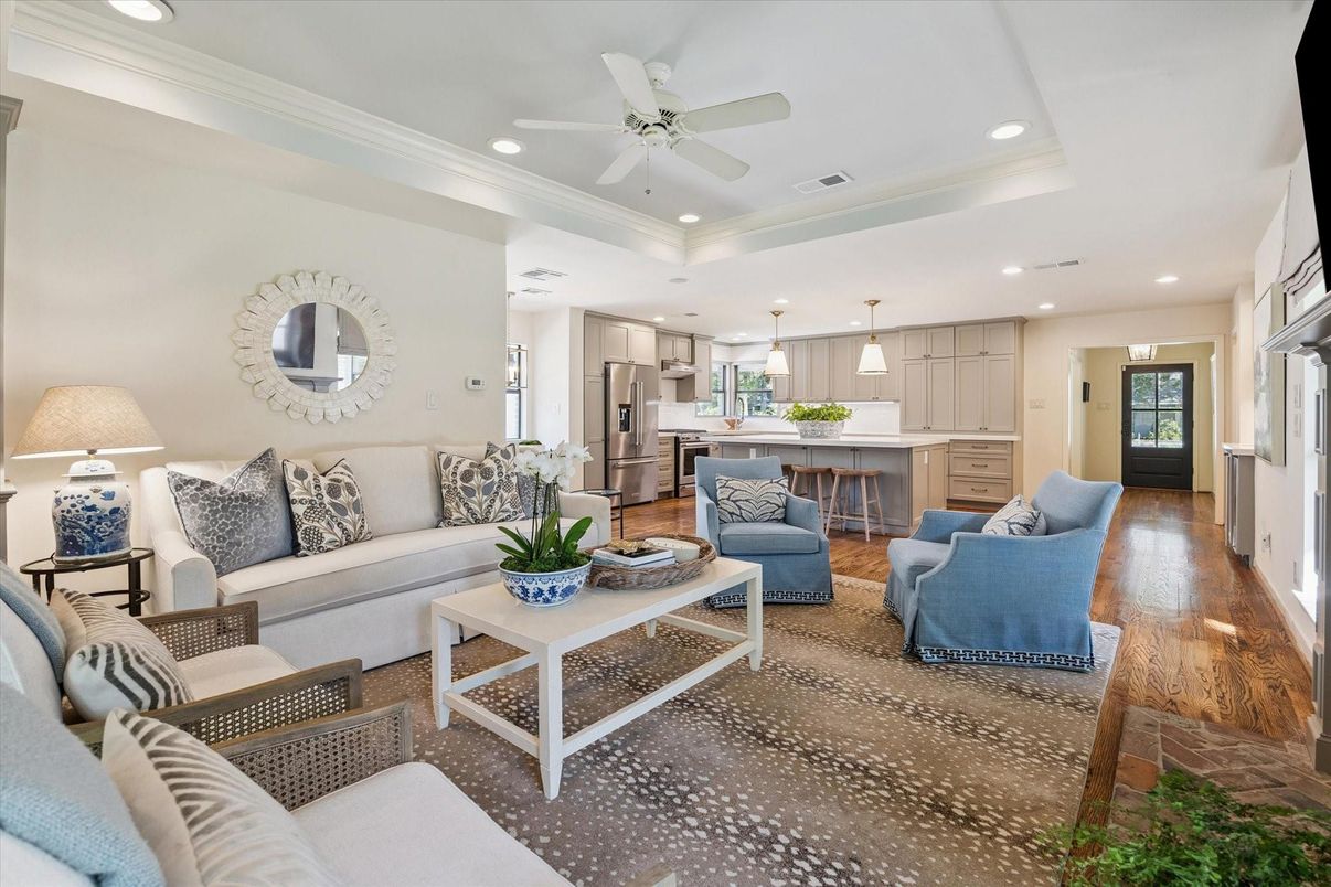 Interior, Kitchen, Living room, Pendant Lights, Recessed Lighting, Stainless Steel Appliances, Wood Texture Flooring