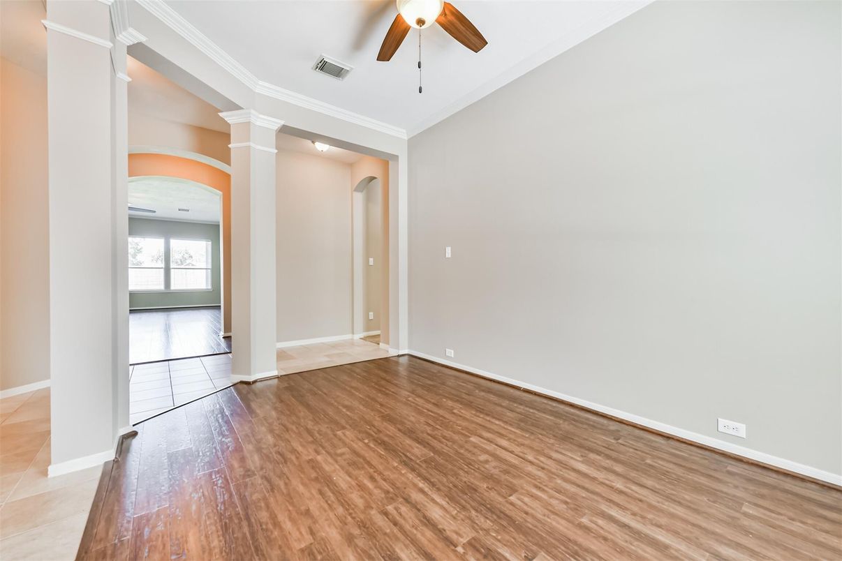 Empty room, Interior, Recessed Lighting, Wood Texture Flooring