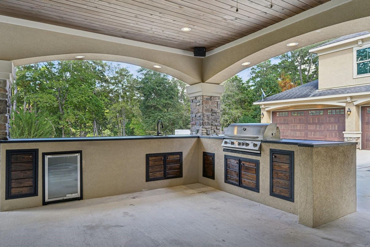 Exterior, Outdoor Kitchen
