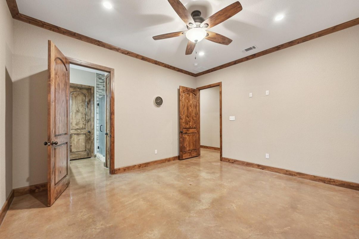Empty room, Interior, Recessed Lighting