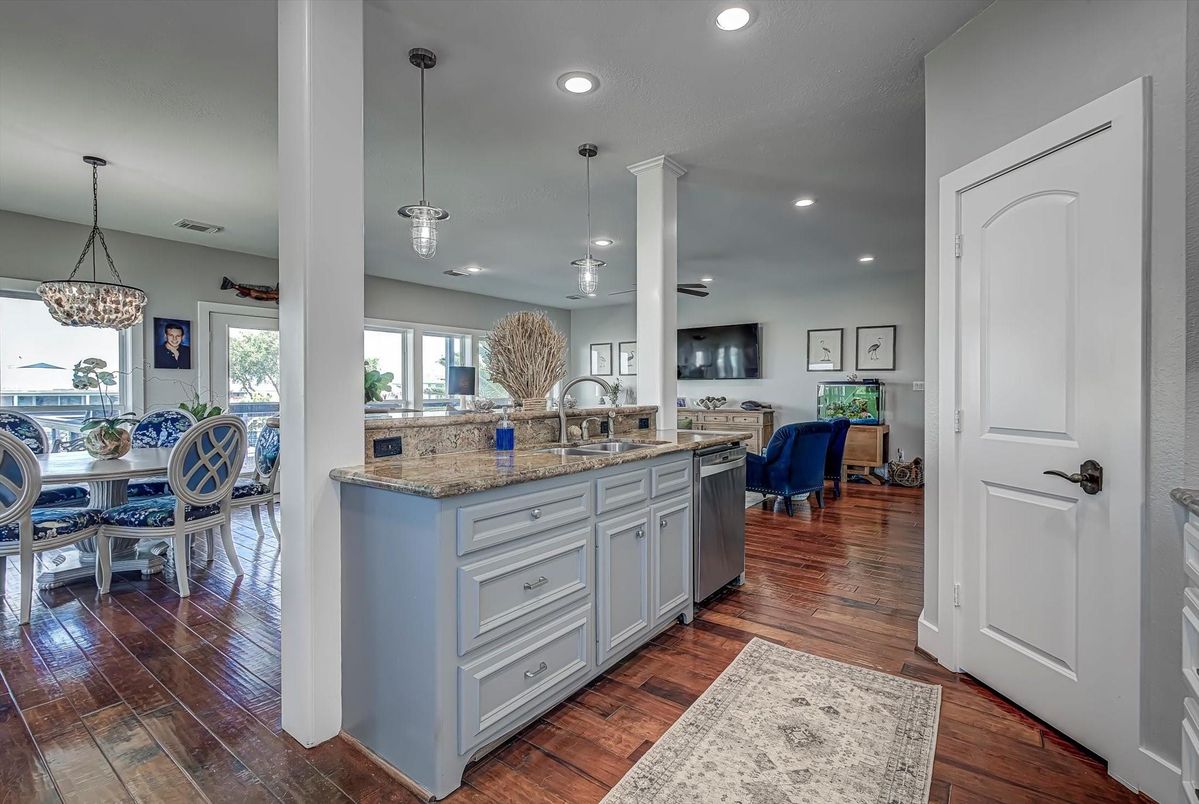 Dining room, Interior, Kitchen, Pendant Lights, Recessed Lighting, Wood Texture Flooring