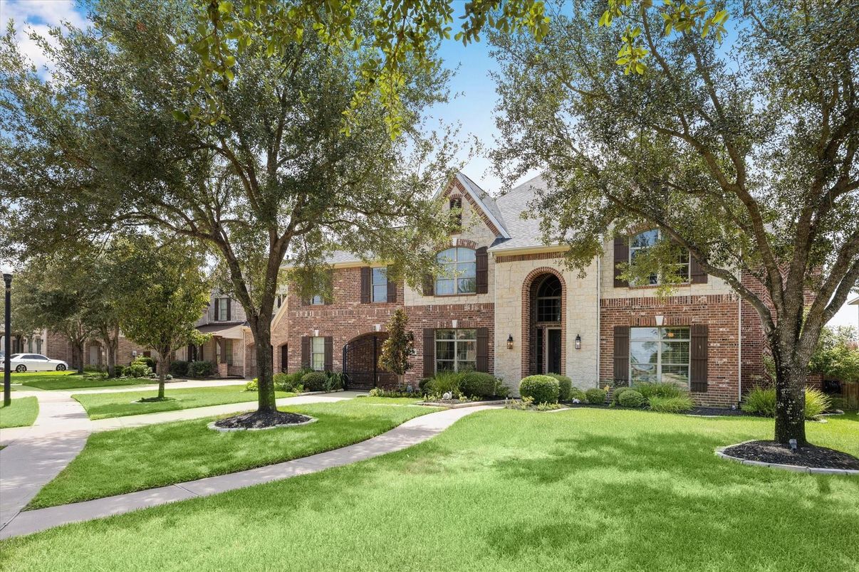 Backyard, Exterior, Facade, Brick Facade, French Provincial