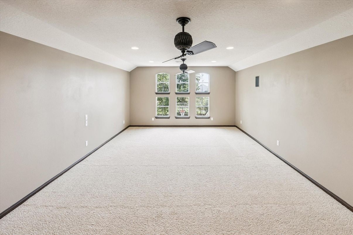 Empty room, Interior, Recessed Lighting