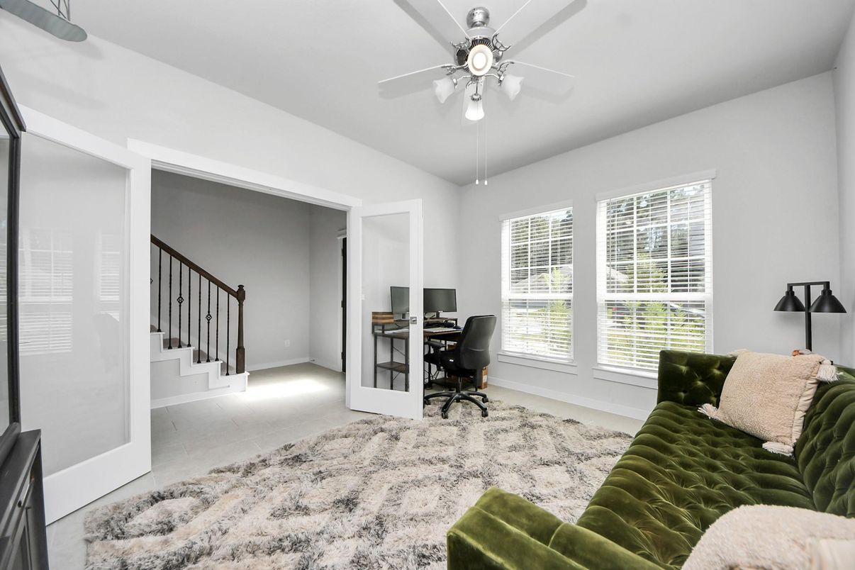 Home Office, Interior