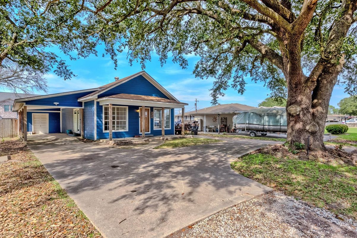 Attached, Backyard, Exterior, Facade, Ranch
