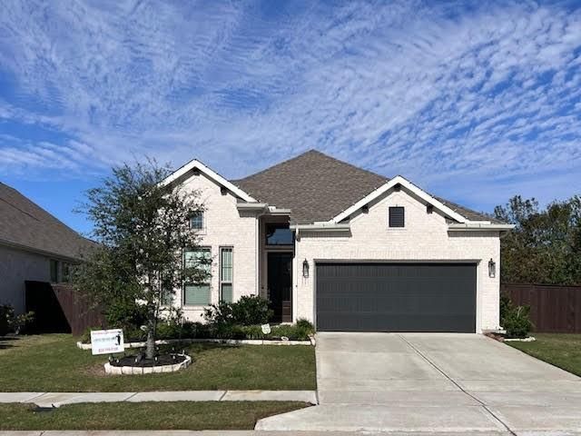 Attached, Exterior, Facade, Brick Traditional