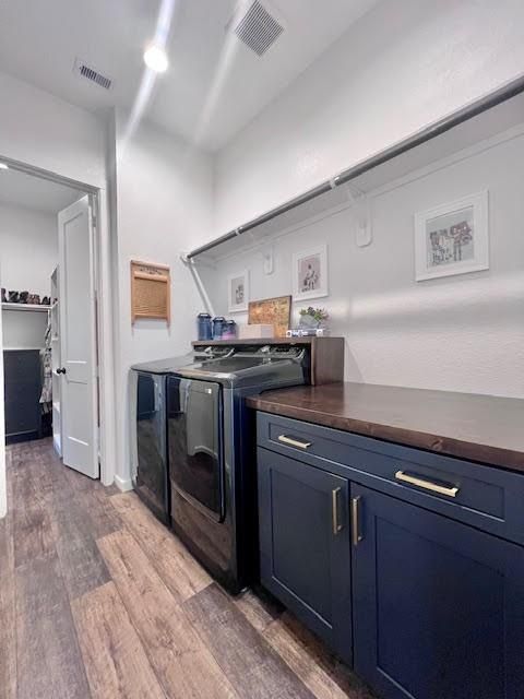 Interior, Recessed Lighting, Washer, Wood Texture Flooring