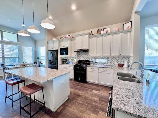 Dining room, Interior, Kitchen, Pendant Lights, Recessed Lighting, Wood Texture Flooring
