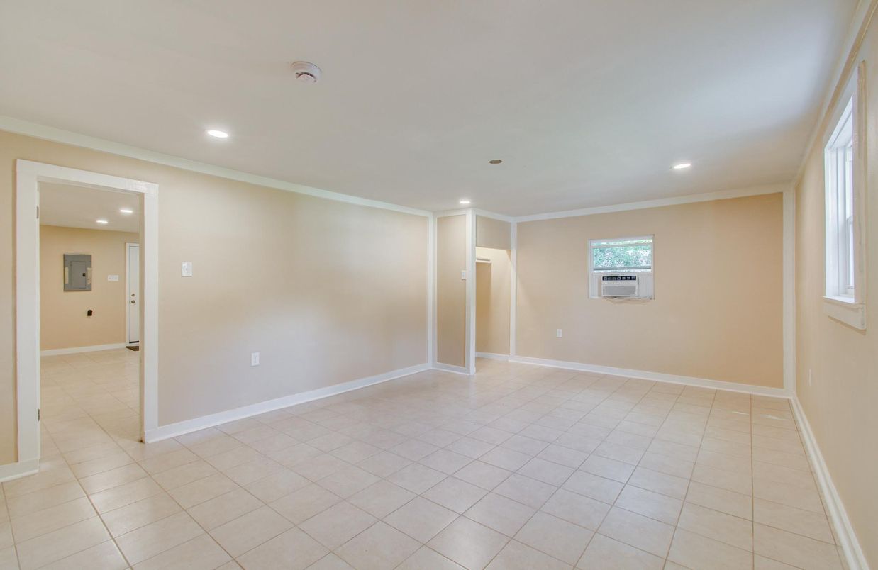 Empty room, Interior, Recessed Lighting