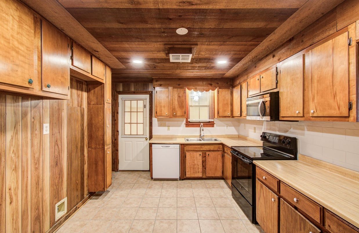 Interior, Kitchen, Recessed Lighting, Wooden Ceilings, Wooden Walls