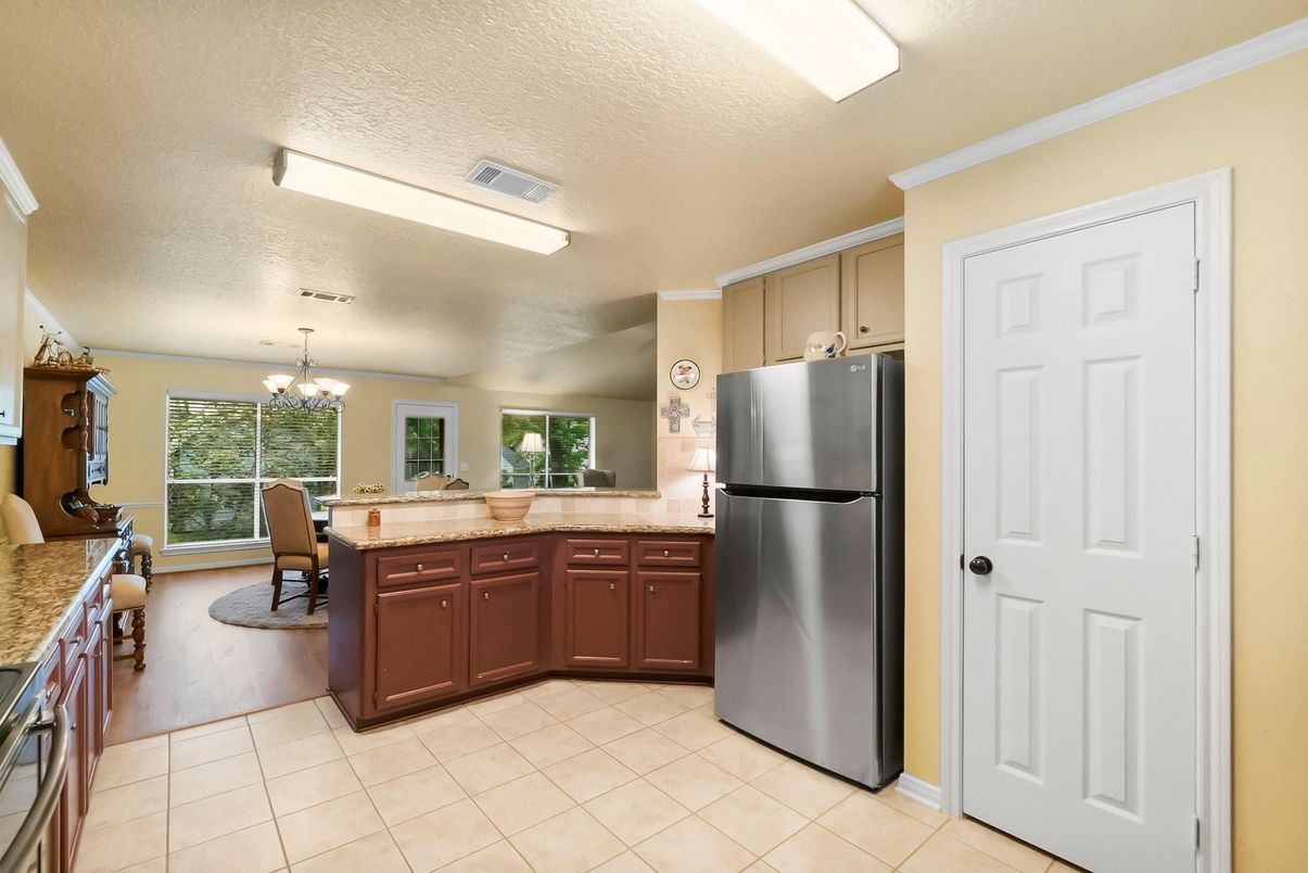 Chandelier, Dining room, Interior, Kitchen