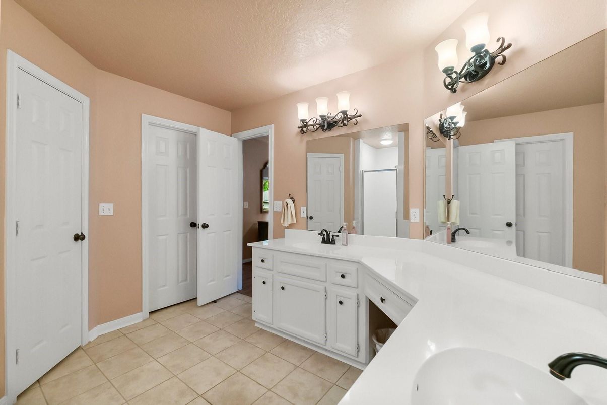 Bathroom, Dual Sink Vanities, Interior