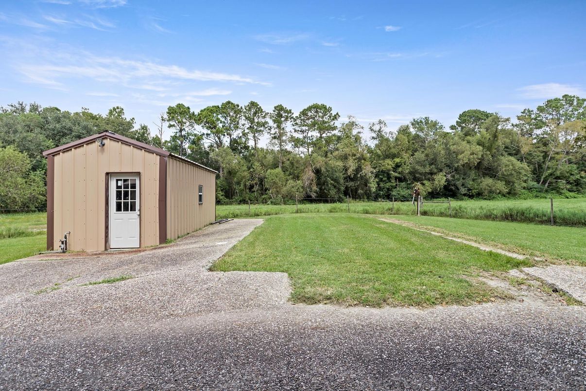 Backyard, Exterior