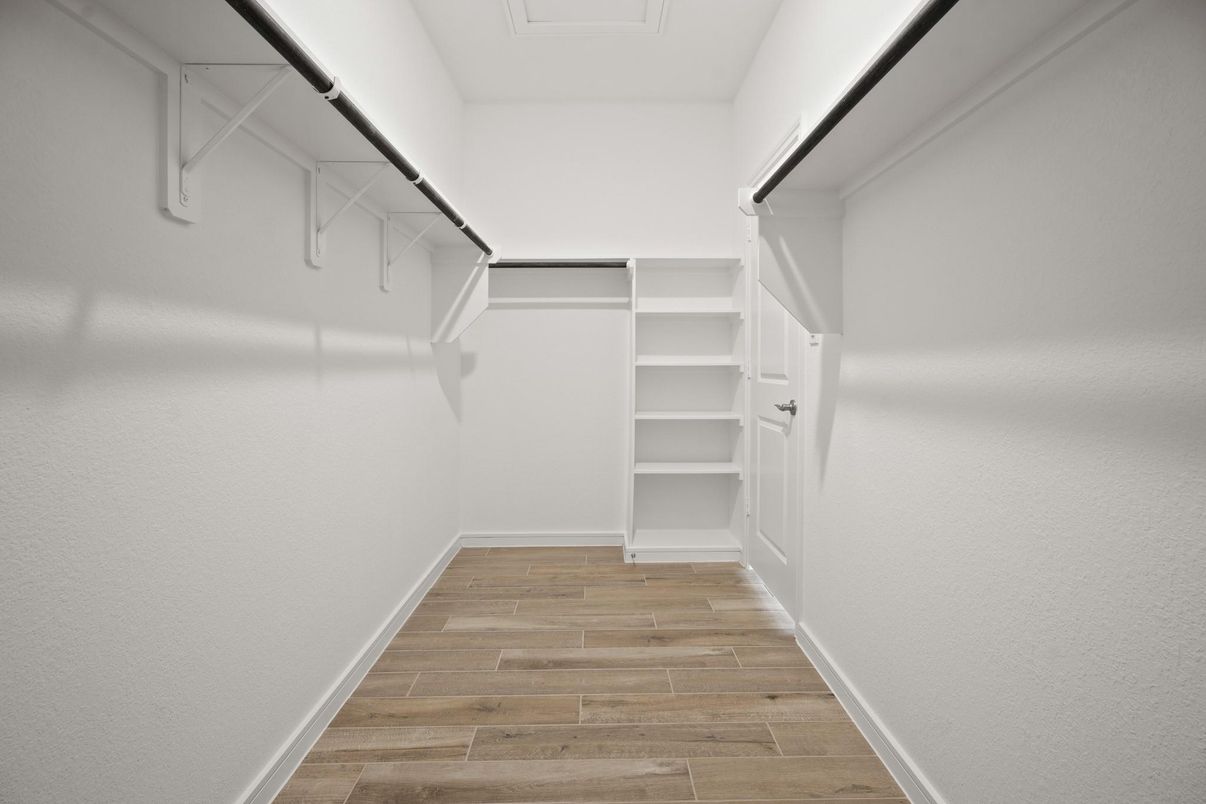 Interior, Walk-in Closets, Wood Texture Flooring