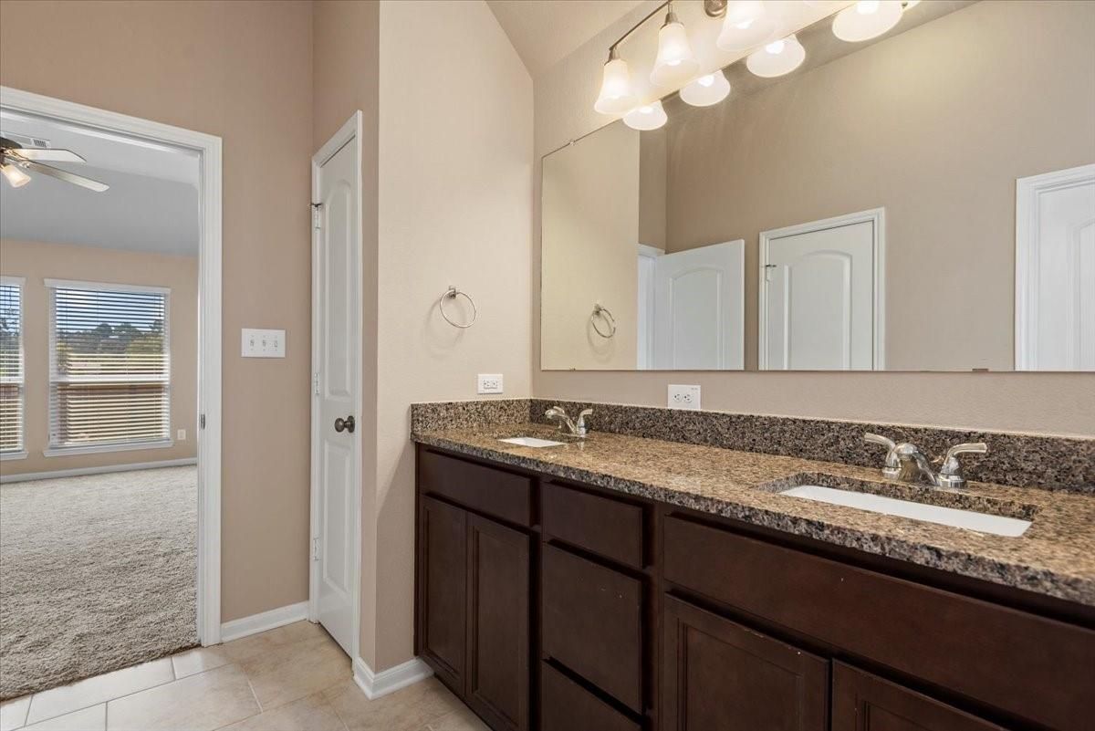 Bathroom, Dual Sink Vanities, Interior