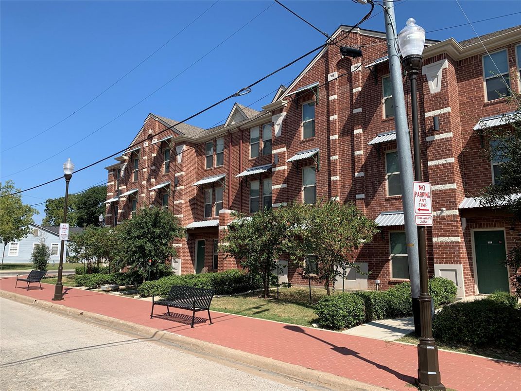 Exterior, Facade, Brick Facade, Rowhouse