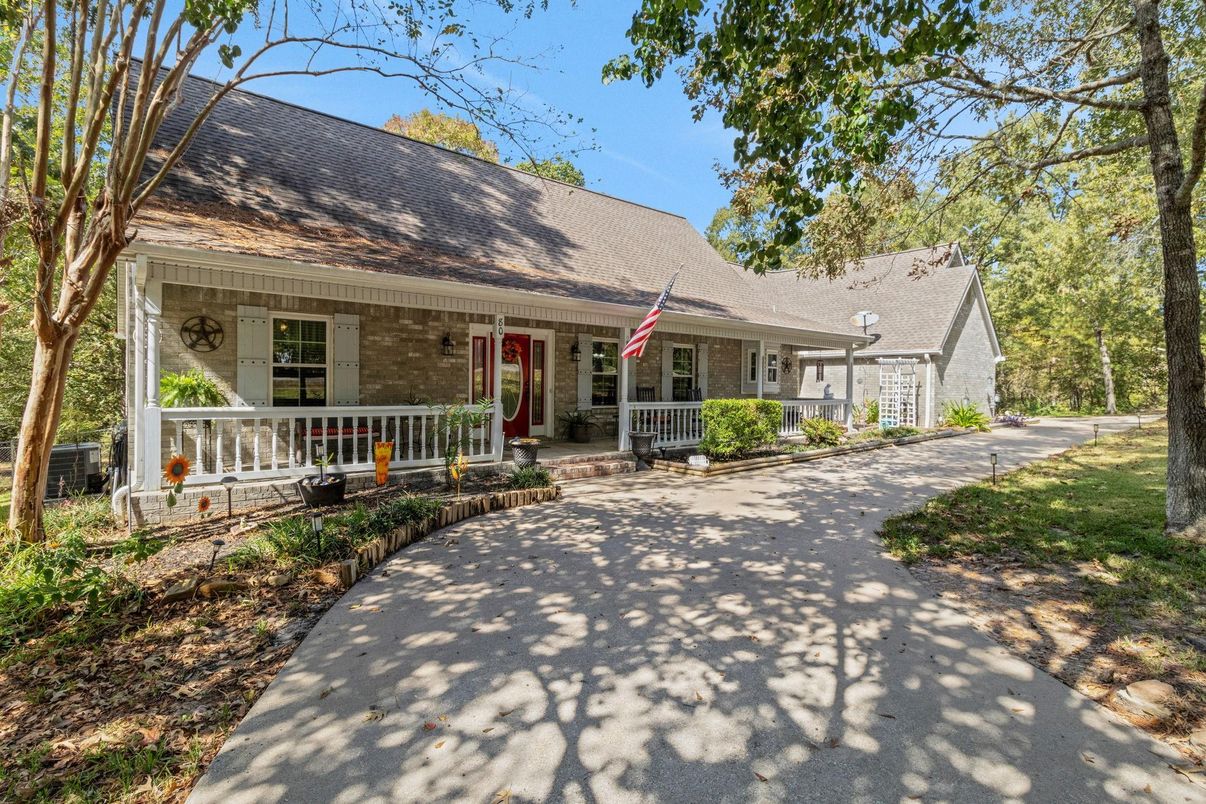 Exterior, Facade, Cape Cod