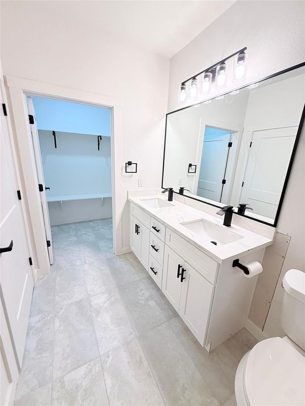 Bathroom, Dual Sink Vanities, Interior