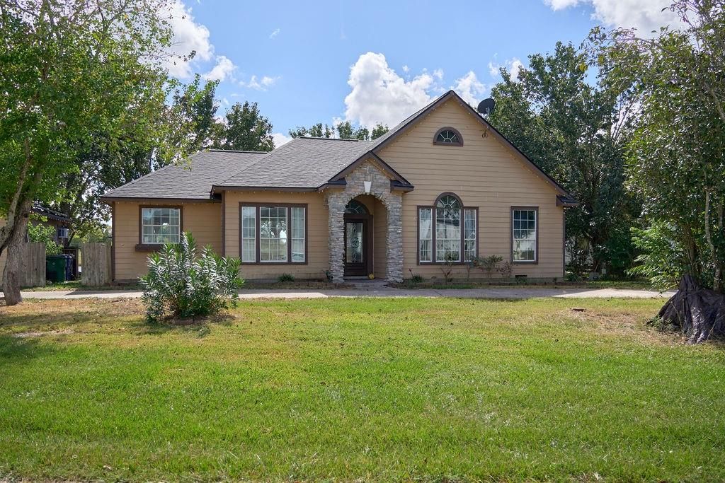 Backyard, Exterior, Facade, Farmhouse