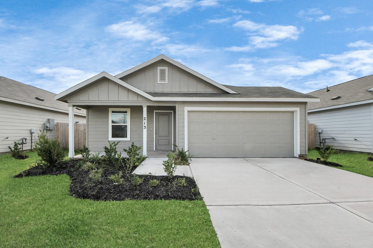 Attached, Exterior, Facade, American Craftsman