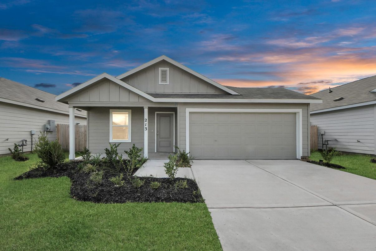 Attached, Exterior, Facade, American Craftsman