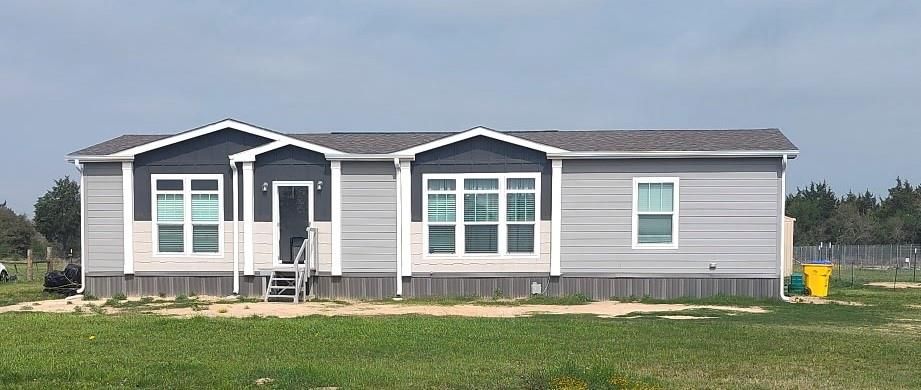 Backyard, Exterior, Facade, Ranch