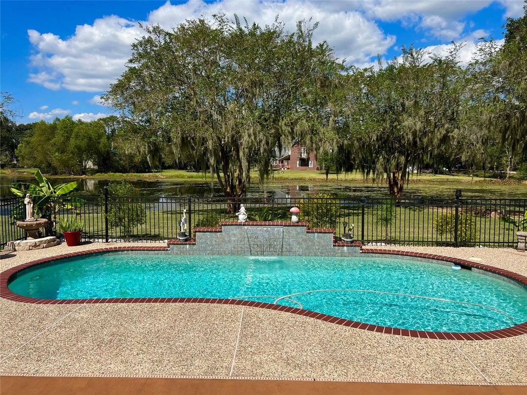 Exterior, Pool, Water