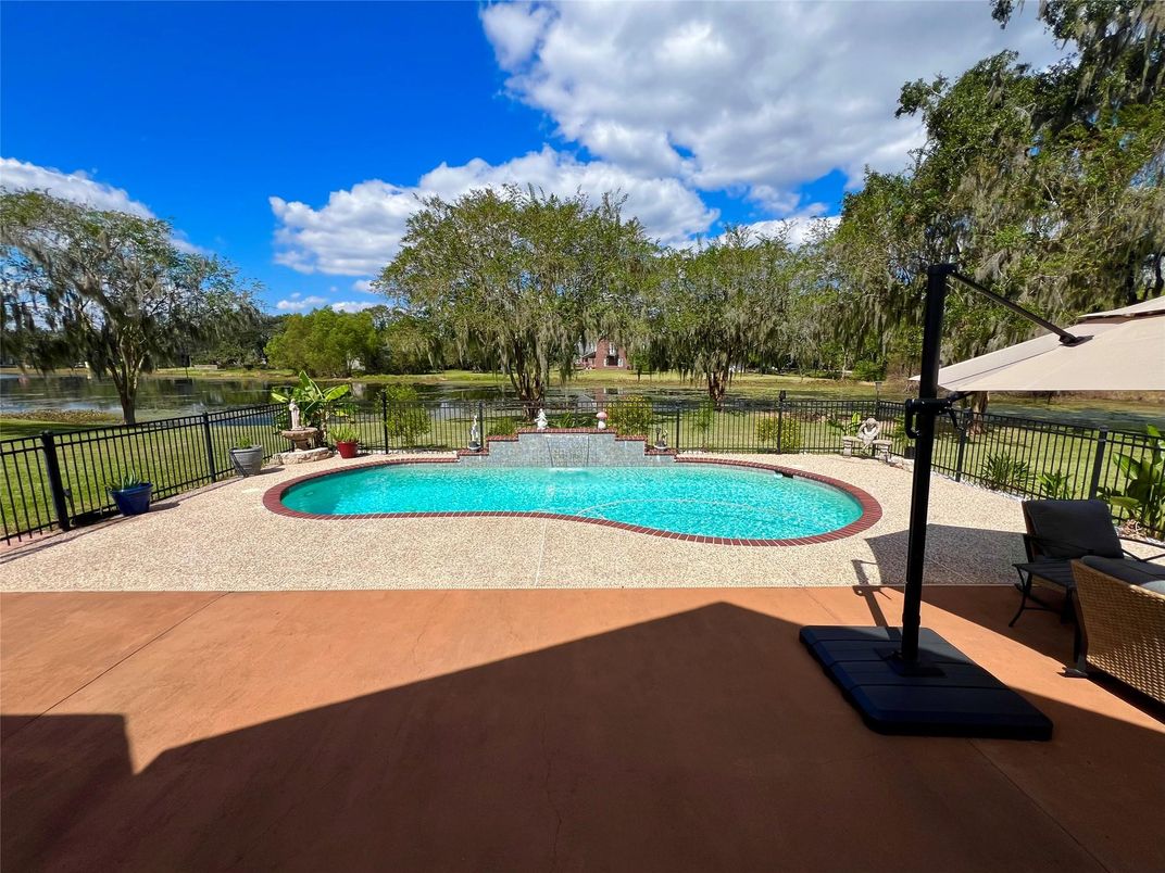 Exterior, Pool, Water