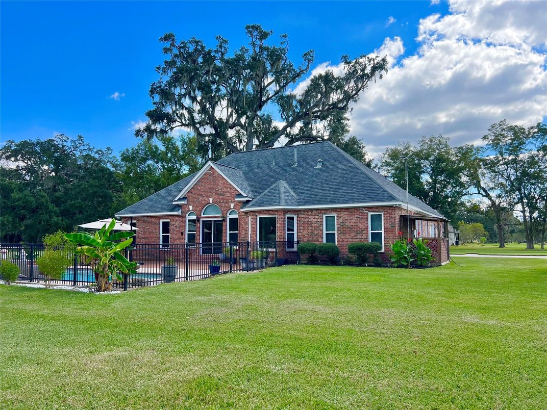 Backyard, Exterior, Facade, Brick Facade, Brick Traditional