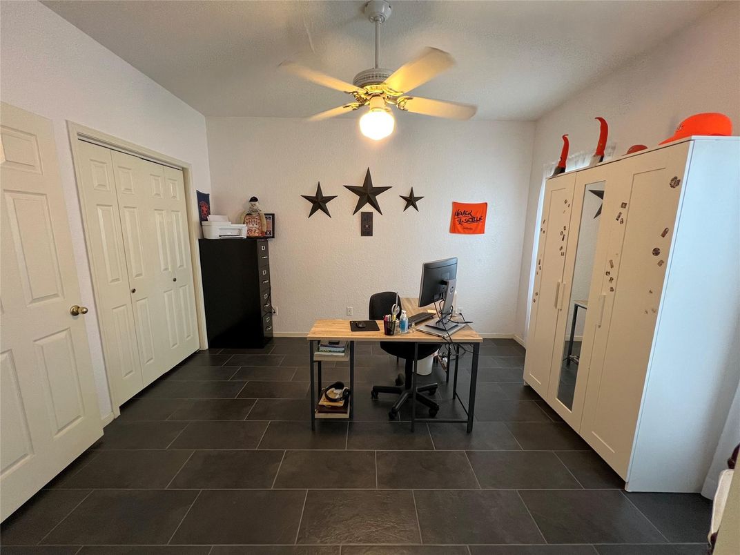 Home Office, Interior