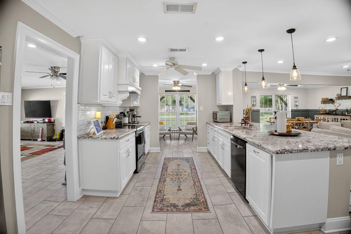 Dining room, Interior, Kitchen, Pendant Lights, Recessed Lighting