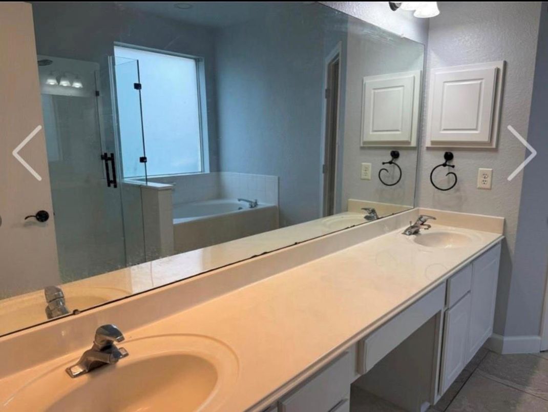 Bathroom, Dual Sink Vanities, Interior