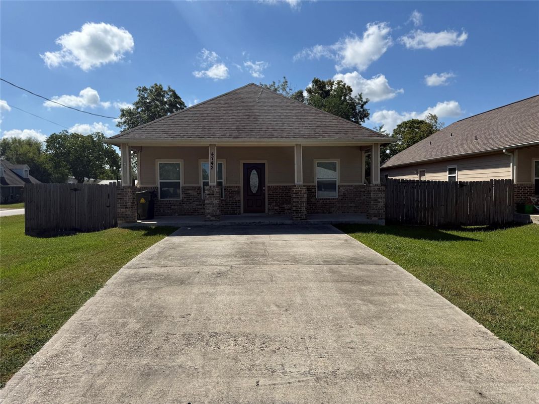 Backyard, Exterior, Facade, Ranch
