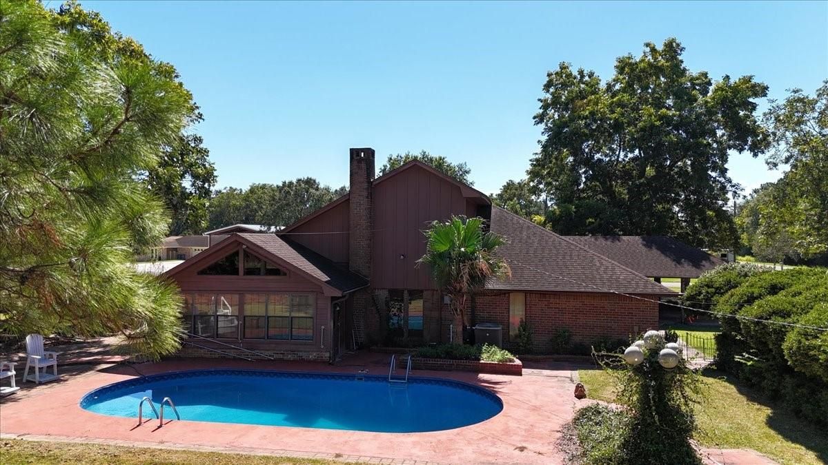 Exterior, Pool
