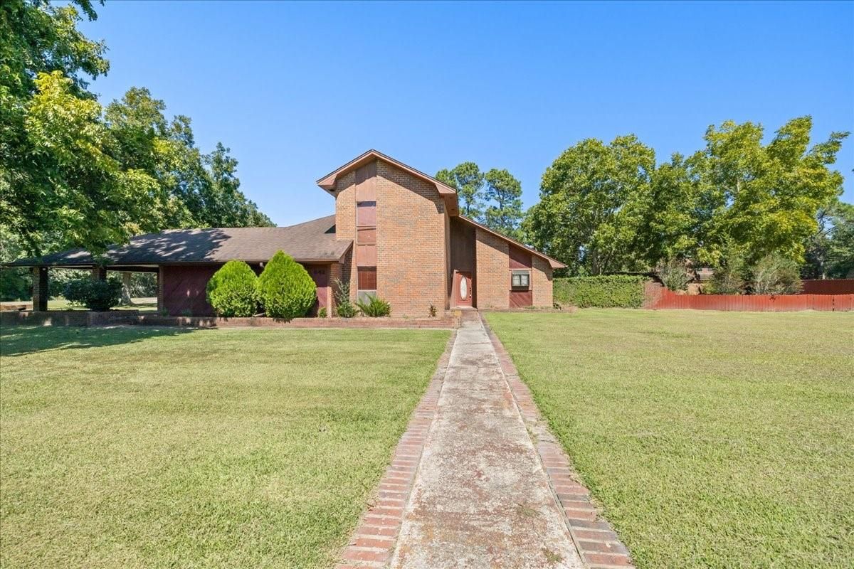 Backyard, Exterior, Facade, Brick Facade, None