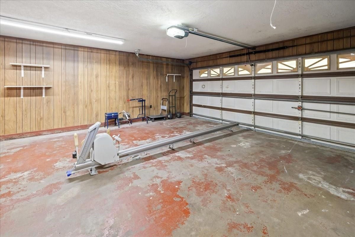 Fitness Equipment, Garage, Interior, Wooden Walls